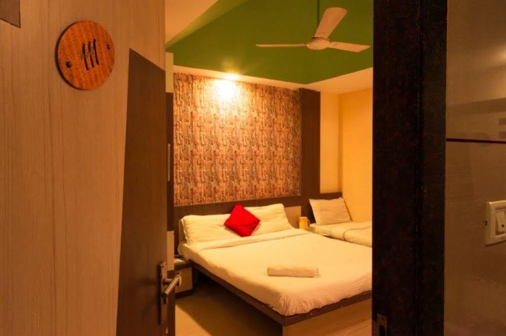 Hotel Crescent ムンバイ エクステリア 写真